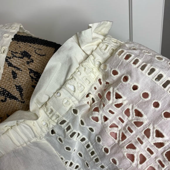 NWOT Vince Camuto Eyelet Cold Shoulder Blouse - Picture 8 of 15